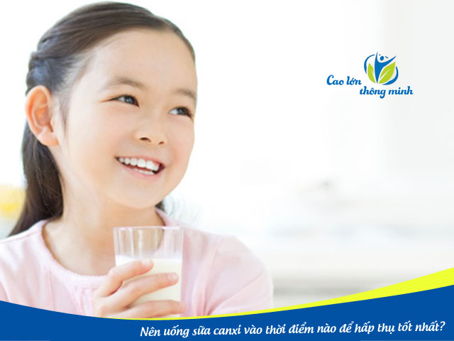 Thời điểm cho trẻ uống sữa tốt nhất là vào buổi tối