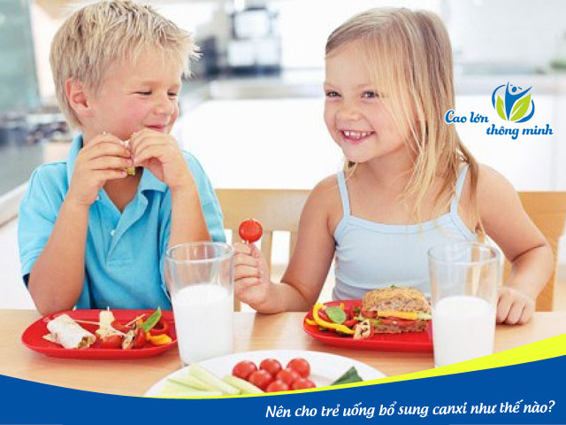 Trẻ uống bổ sung canxi đúng cách giúp phát triển hệ xương tối đa