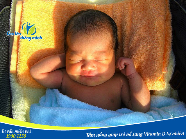Ánh nắng sớm là vitamin D tự nhiên rất tốt cho trẻ