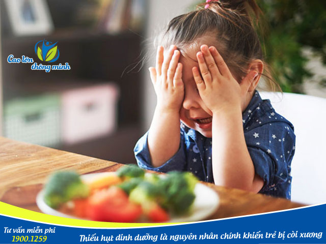 Thiếu hụt dinh dưỡng là nguyên nhân chính khiến trẻ bị còi xương